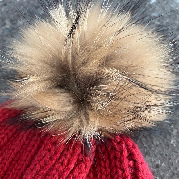 Real fur hat from Newfoundland and Labrador - Picture 2 of 2